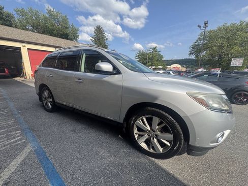 Used 2015 Nissan Pathfinder Platinum w/ Cargo Package FWD image 10