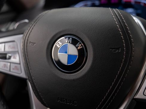 Certified 2022 BMW 750i xDrive w/ Luxury Rear Seating Package image 25