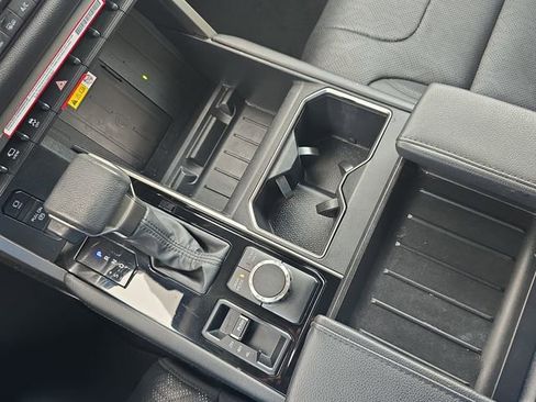 Used 2024 Toyota Tundra Limited image 24