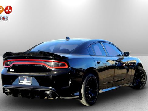 Used 2019 Dodge Charger R/T image 2