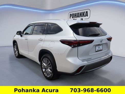 Used 2025 Toyota Highlander Platinum AWD/4WD image 5