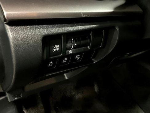 Used 2020 Subaru Crosstrek 2.0i Limited w/ Moonroof Package w/Navigation image 32