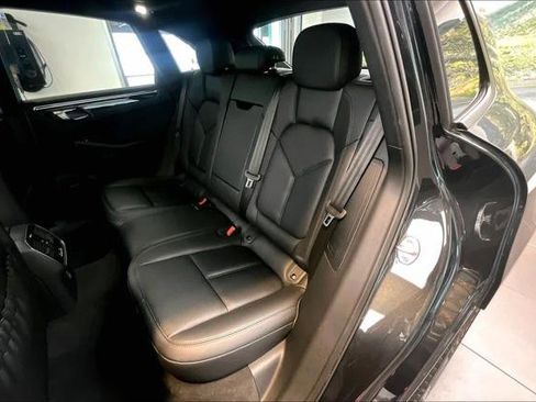 Used 2025 Porsche Macan AWD/4WD image 20