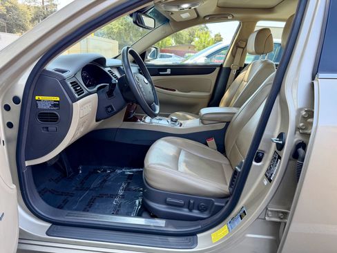 Used 2012 Hyundai Genesis 3.8 w/ Premium Pkg RWD image 8