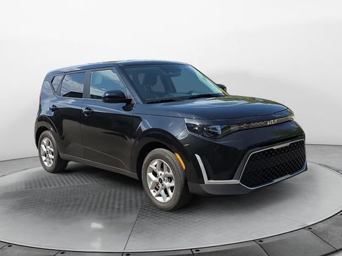 Used 2025 Kia Soul LX w/ LX Technology Package FWD image 7