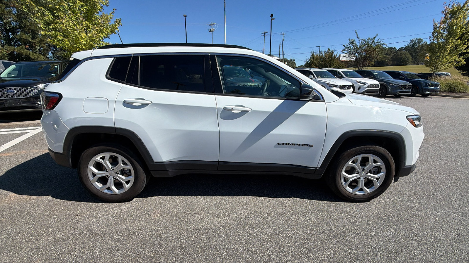 Used 2024 Jeep Compass Latitude AWD/4WD image 7