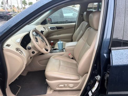 Used 2014 Nissan Pathfinder Platinum w/ Platinum Premium Package FWD image 3