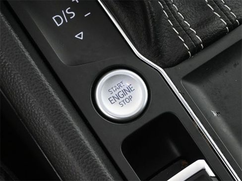 Used 2021 Volkswagen Atlas Cross Sport SE image 28