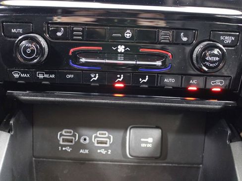 Used 2023 Jeep Grand Cherokee Limited image 46