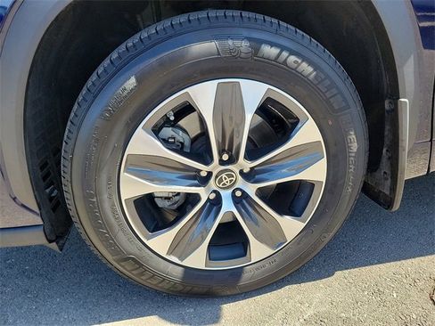 Used 2022 Toyota Highlander XLE image 31