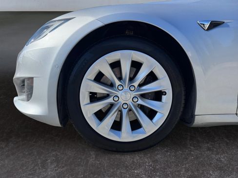 Used 2017 Tesla Model S 60 image 9
