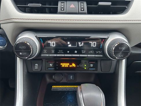 Used 2021 Toyota RAV4 Limited image 29