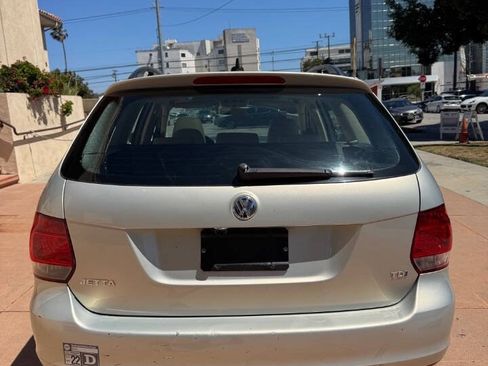 Used 2010 Volkswagen Jetta TDI FWD image 8