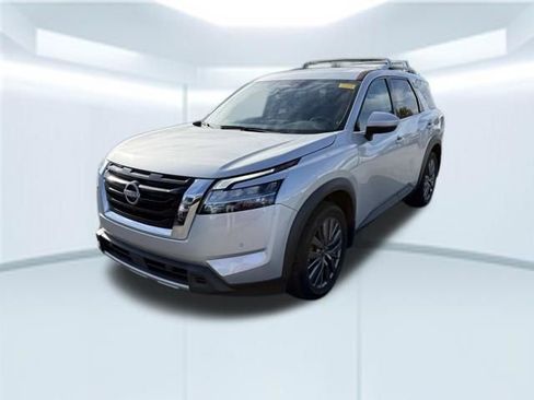 Used 2024 Nissan Pathfinder SL w/ SL Premium Package image 2