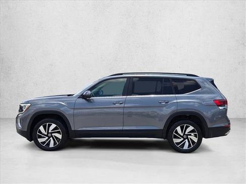 Used 2025 Volkswagen Atlas SE FWD image 9