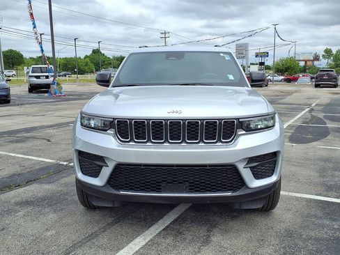 Used 2025 Jeep Grand Cherokee Laredo X RWD image 2