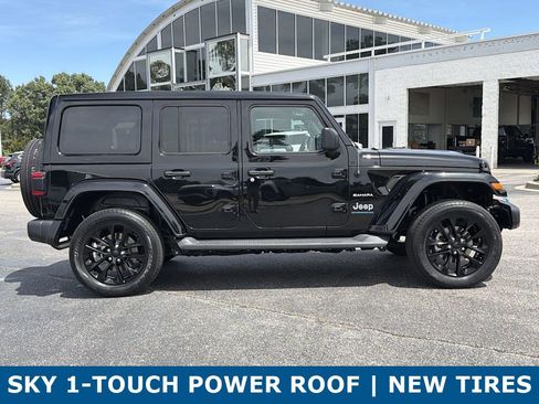 Used 2023 Jeep Wrangler Unlimited Sahara w/ Cold Weather Group AWD/4WD image 11