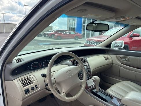 Used 2001 Toyota Avalon XL image 10