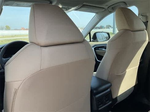 Used 2025 Toyota RAV4 XLE w/ Convenience Package image 16