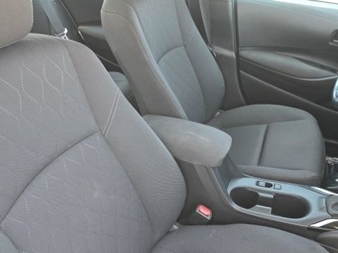 Used 2025 Toyota Corolla LE FWD image 30
