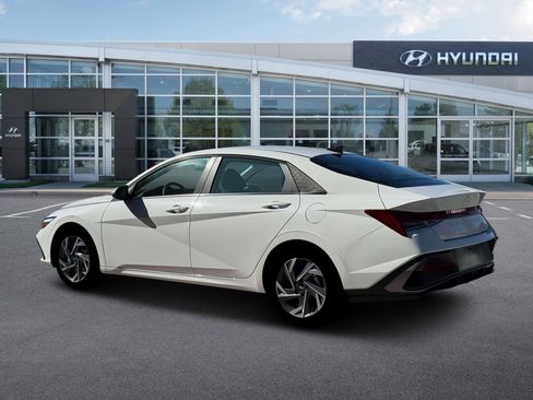 New 2026 Hyundai Elantra Limited FWD image 4