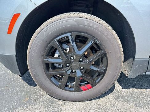 Used 2023 Chevrolet Equinox LS AWD/4WD image 10