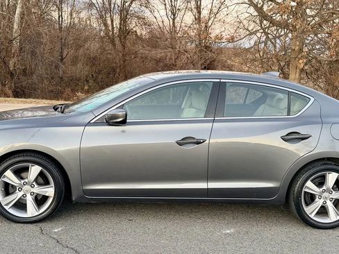 Used 2014 Acura ILX w/ Technology Package image 4