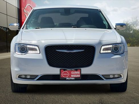 Used 2019 Chrysler 300 Limited RWD image 11