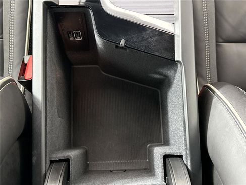 Used 2019 Volvo S60 T5 R-Design image 35