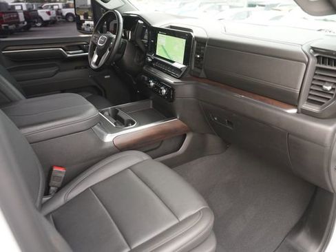 Used 2025 GMC Sierra 2500 SLT w/ SLT Convenience Package AWD/4WD image 17