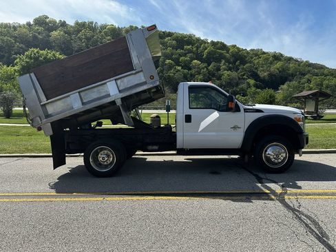Used 2014 Ford F550 4x4 Regular Cab Super Duty image 2