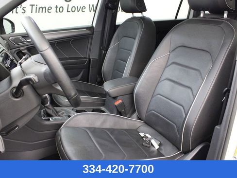 Certified 2022 Volkswagen Tiguan SEL R-Line image 15