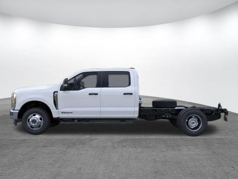 New 2026 Ford F350 4x4 Crew Cab DRW Super Duty image 3