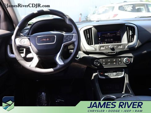 Used 2024 GMC Terrain SLE FWD image 18