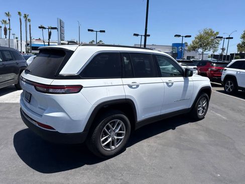 Used 2025 Jeep Grand Cherokee Laredo X RWD image 15