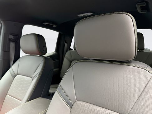 Used 2024 Chevrolet Colorado ZR2 w/ ZR2 Convenience Package III image 10