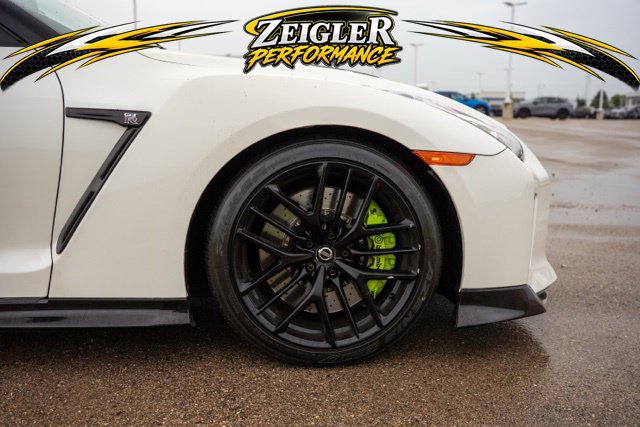 Used 2017 Nissan GT-R Premium w/ Premium Interior Package AWD/4WD image 9