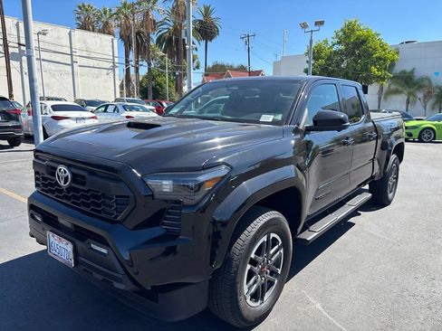 Used 2025 Toyota Tacoma TRD Sport w/ TRD Sport Premium Package AWD/4WD image 8