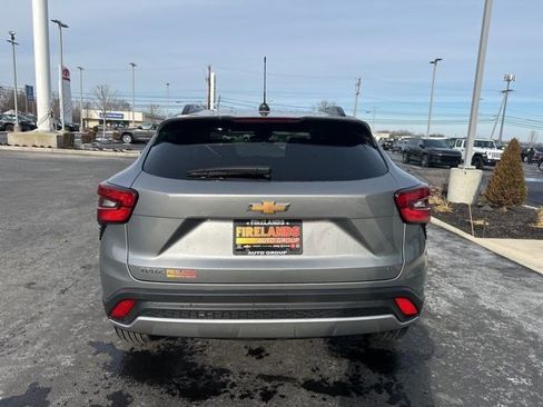 Used 2025 Chevrolet Trax LT w/ LT Convenience Package image 10