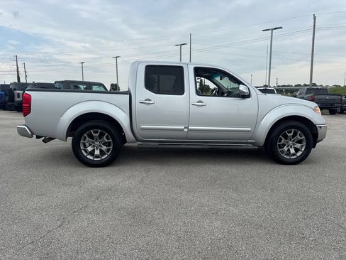 Used 2019 Nissan Frontier SL RWD image 8