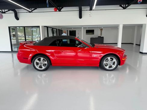 Used 2006 Ford Mustang GT RWD image 4