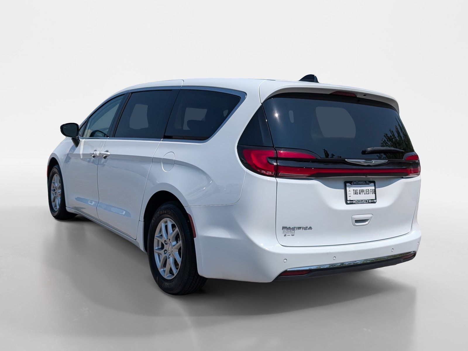 Used 2024 Chrysler Pacifica Touring-L FWD image 4