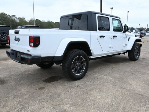 Used 2023 Jeep Gladiator Overland image 2