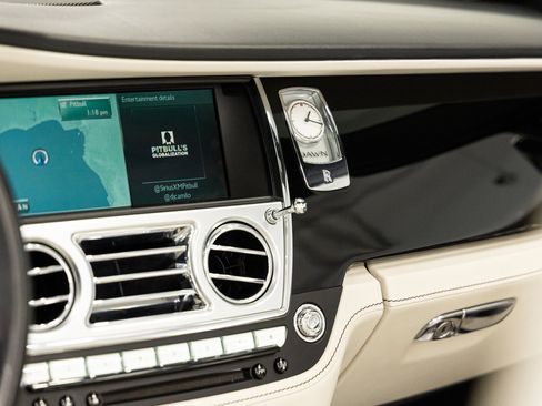 Used 2017 Rolls-Royce Dawn RWD image 35