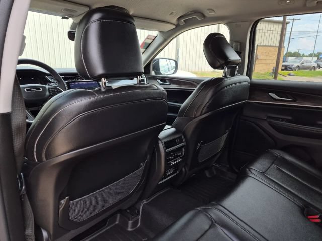 Used 2023 Jeep Grand Cherokee Limited AWD/4WD image 12