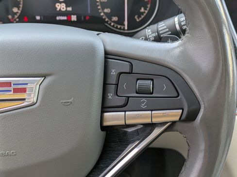 Used 2023 Cadillac XT6 Premium Luxury image 17