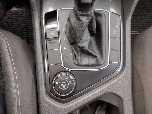 Used 2021 Volkswagen Tiguan S image 28