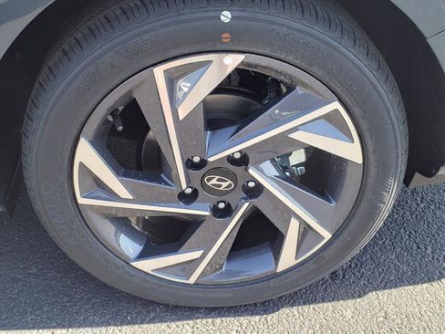 New 2025 Hyundai Elantra Limited FWD image 5