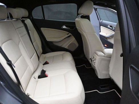 Used 2020 Mercedes-Benz GLA 250 4MATIC image 18