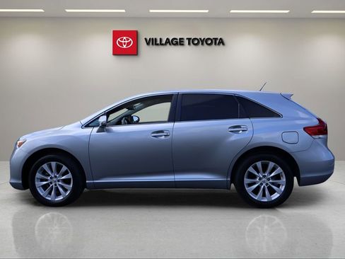 Used 2015 Toyota Venza LE image 2